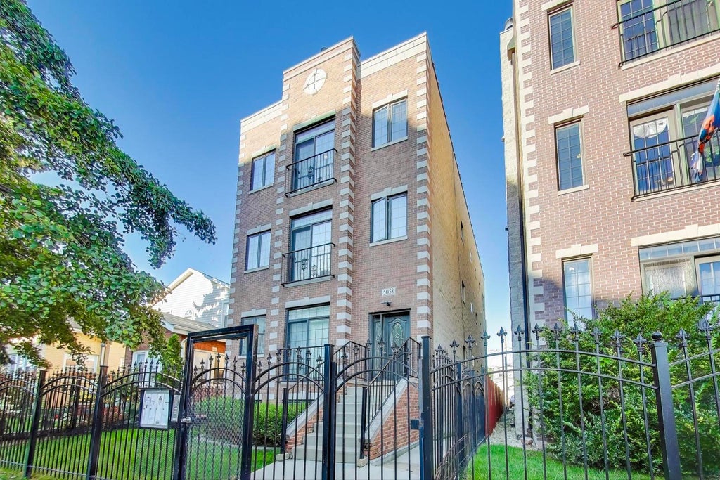 5058 North Kimball Avenue 4, Chicago, 60625