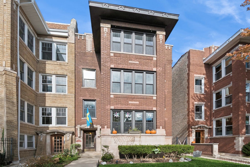 1462 West Balmoral Avenue 2, Chicago
