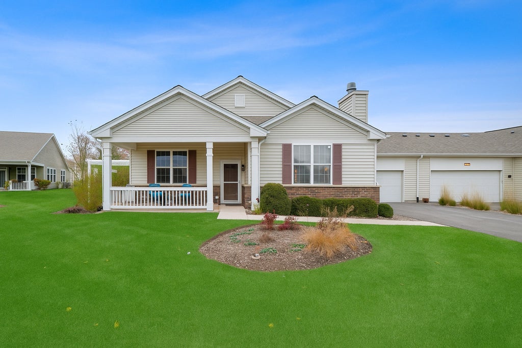 672 Falls Circle, Pingree Grove