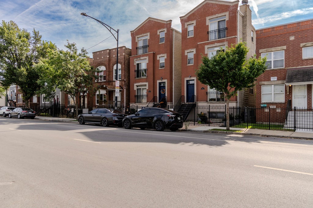 2665 West Warren Boulevard 3, Chicago