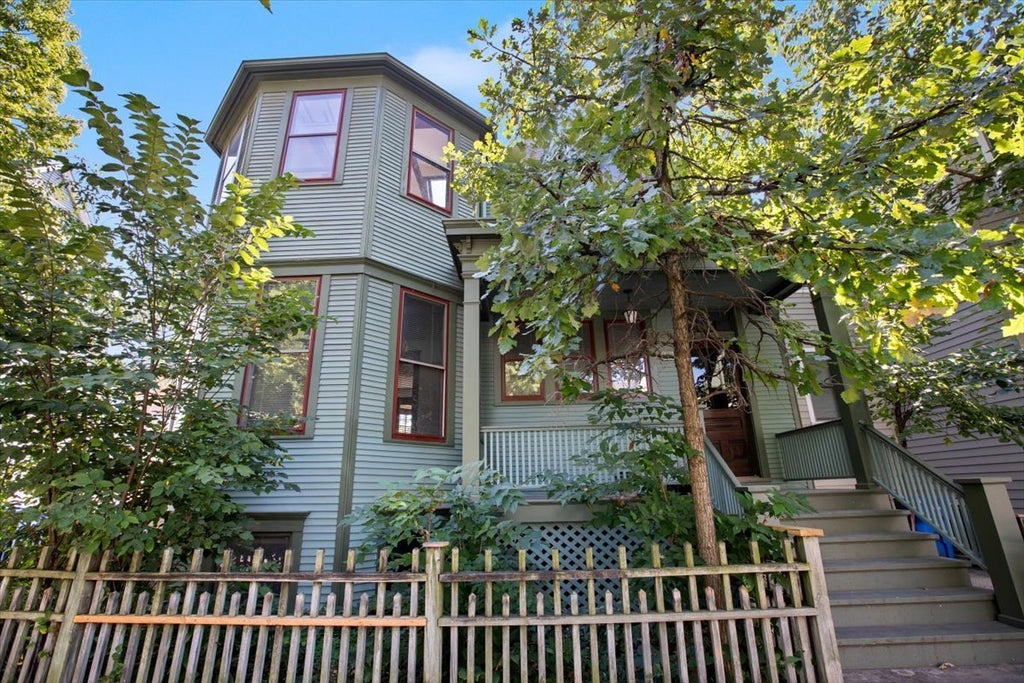 1317 West Byron Street, Chicago