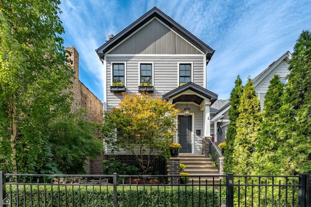 3342 North Ravenswood Avenue, Chicago