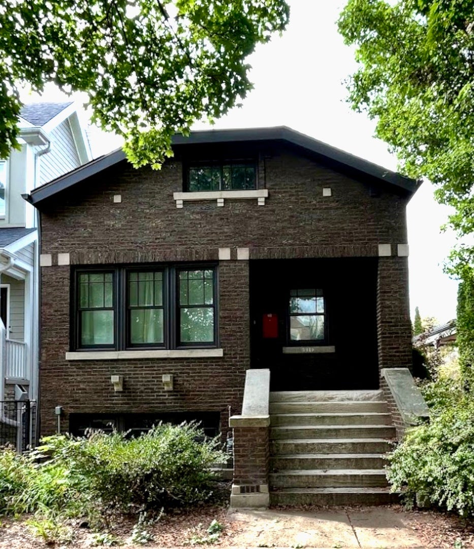 2910 North Seeley Avenue, Chicago