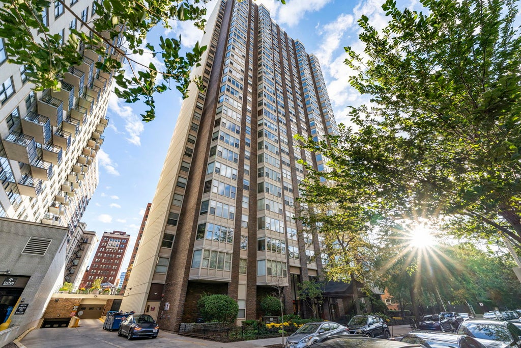 525 West Hawthorne Place 2606, Chicago