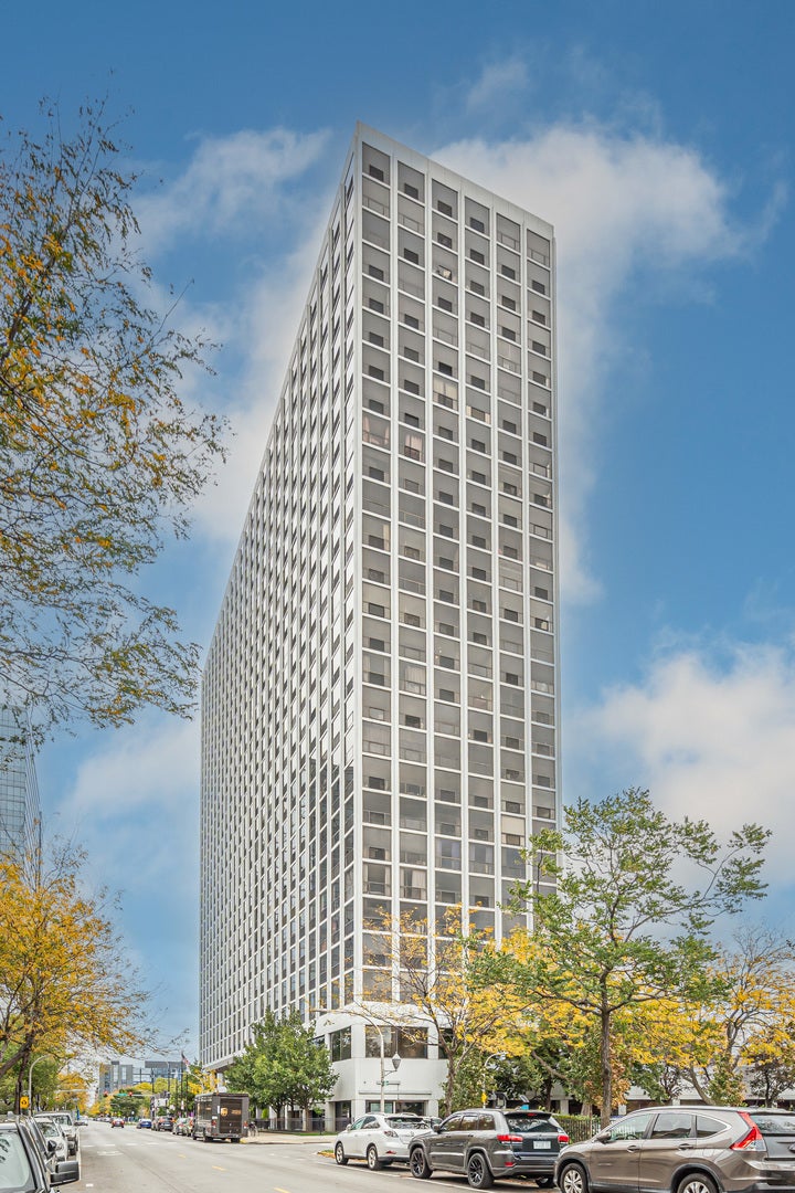 4343 North Clarendon Avenue 707, Chicago