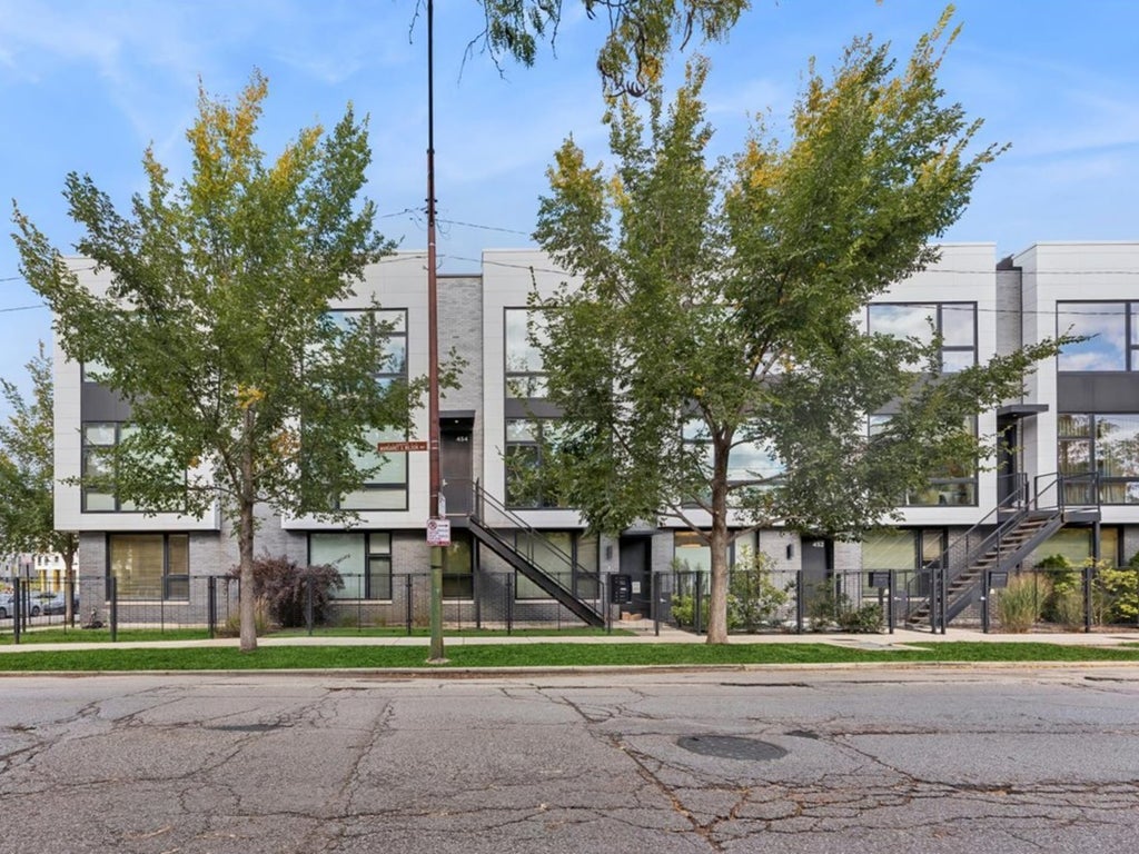 454 West Oak Street 3, Chicago, 60610
