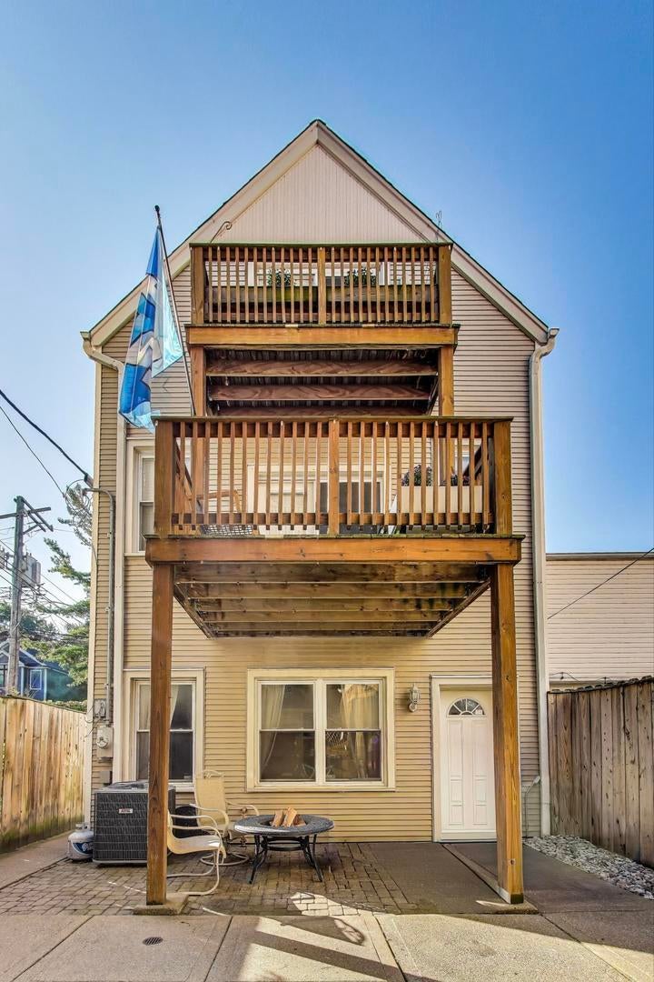 1437 West Belmont Avenue 4, Chicago