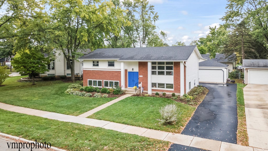 1207 East Sayles Drive, Palatine