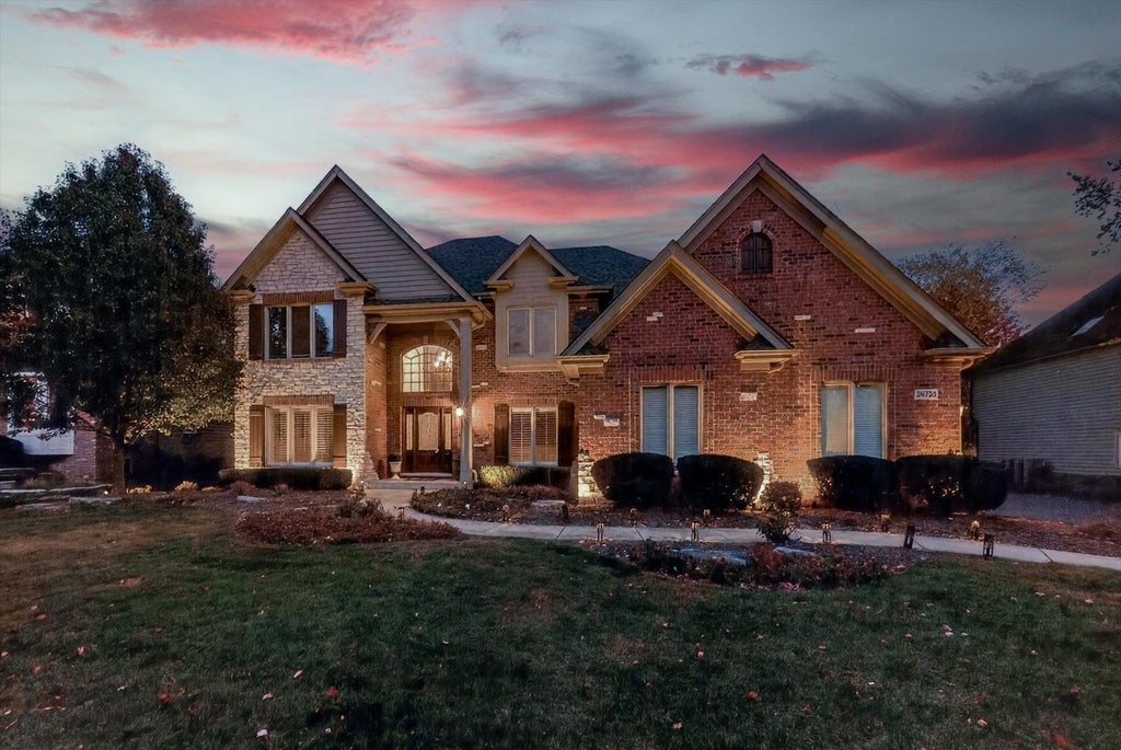 3n735 Herman Melville Lane, St. Charles