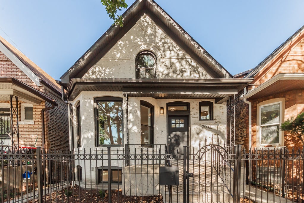 2644 West Wellington Avenue, Chicago