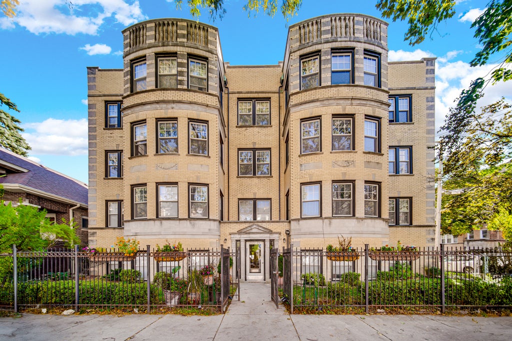 2025 West Arthur Avenue C-2, Chicago