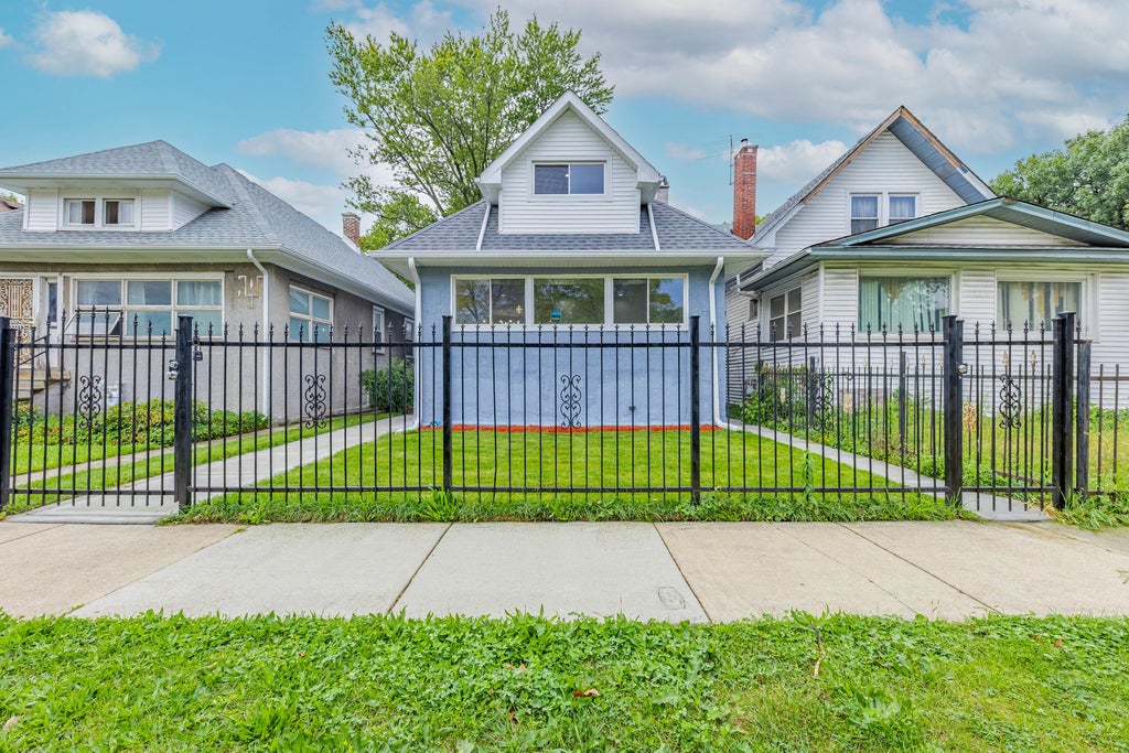 1054 North Latrobe Avenue, Chicago