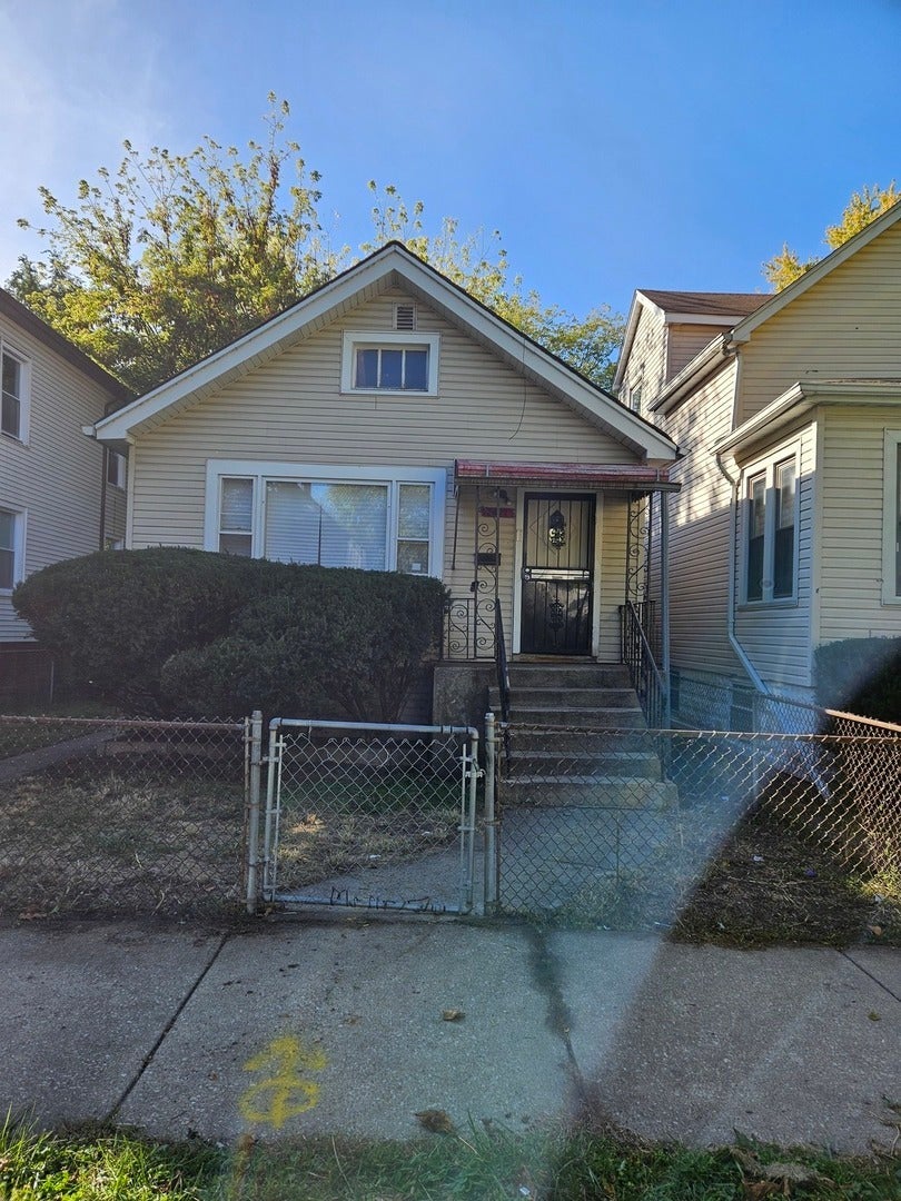 8022 South Manistee Avenue, Chicago