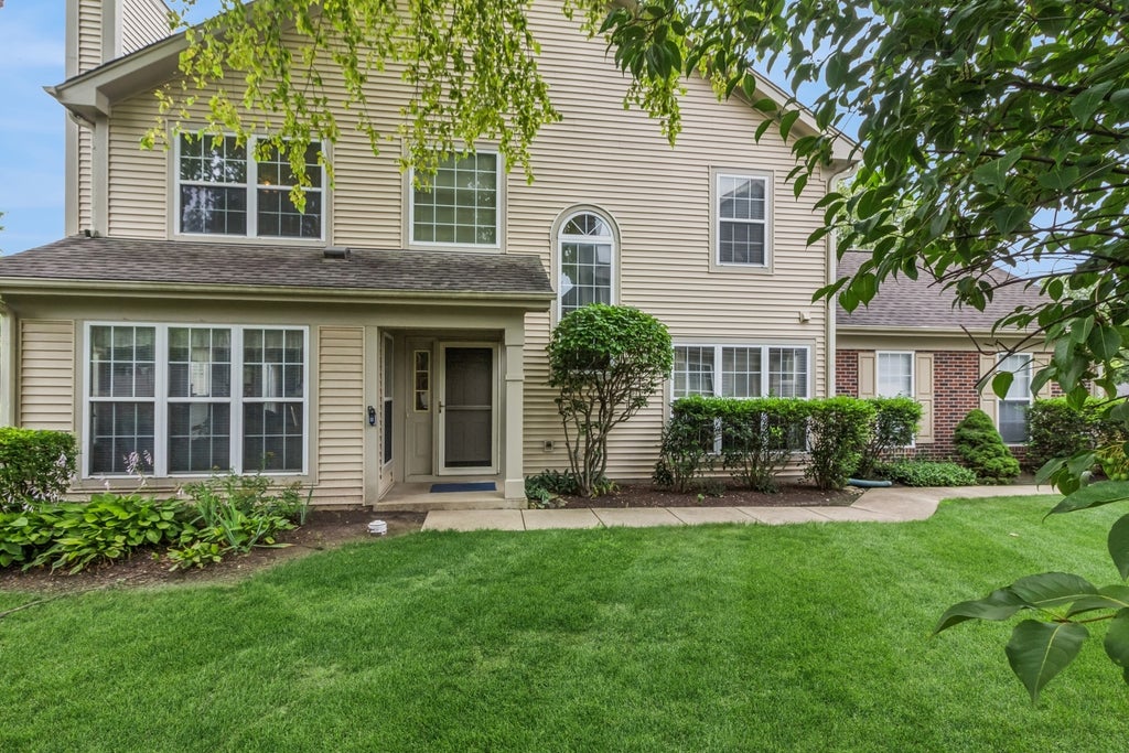 879 Dandridge Court, Elgin
