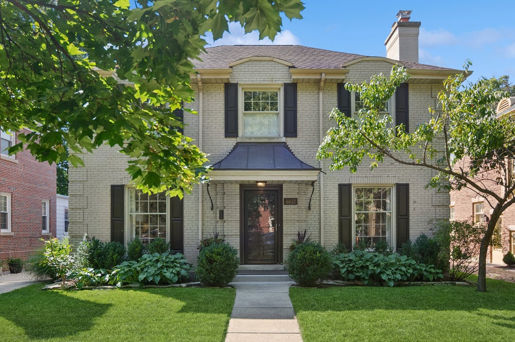 6632 North Sioux Avenue, Chicago, 60646