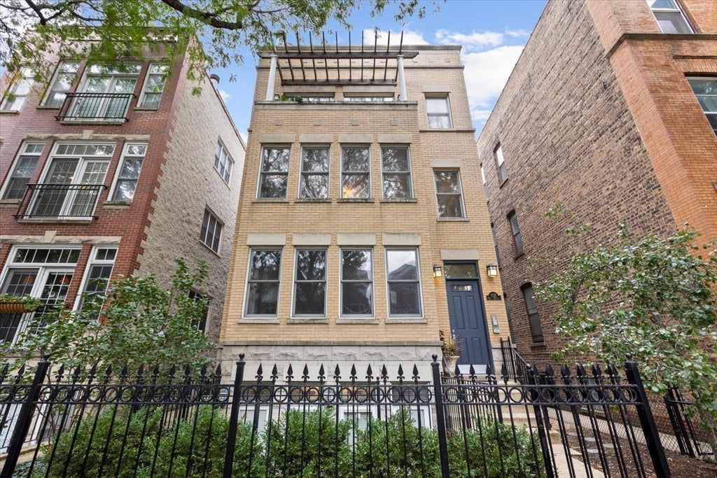 1132 West Wolfram Street 3, Chicago