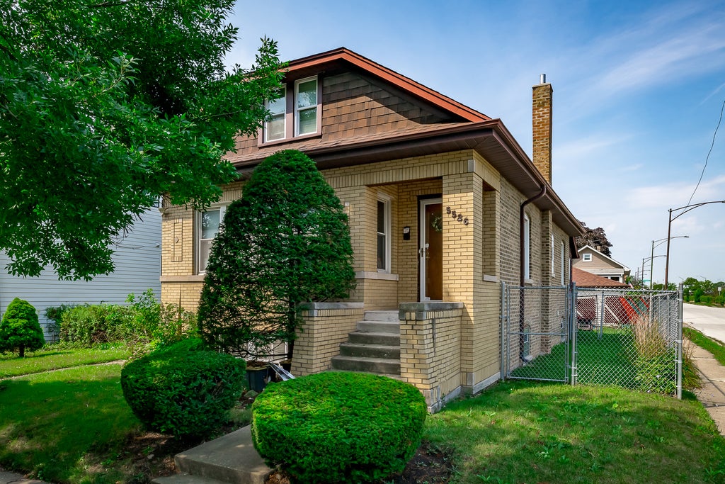 5526 North Nordica Avenue, Chicago