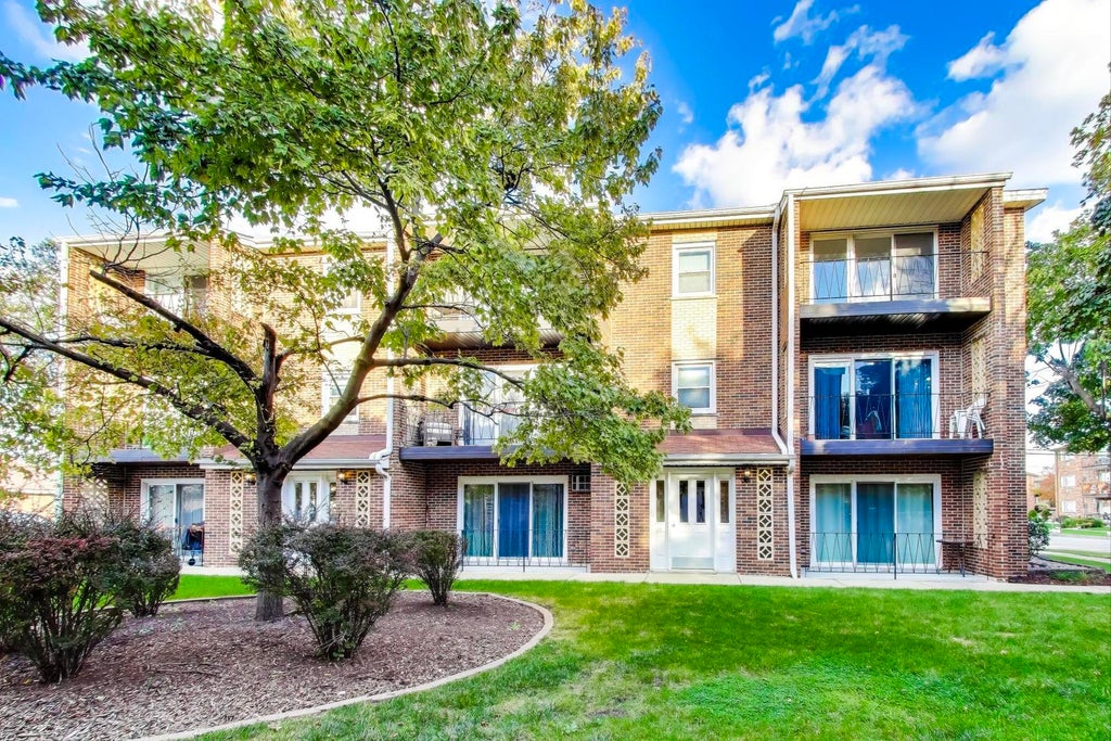 6416 West 64th Place 3a, Chicago