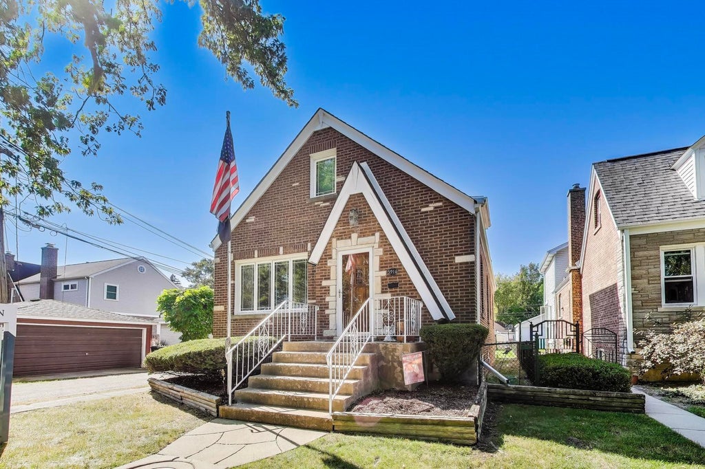 5916 North Avondale Avenue, Chicago