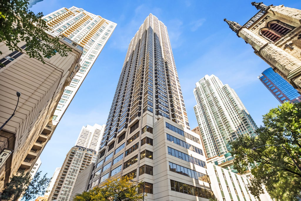 30 East Huron Street 907, Chicago, 60611