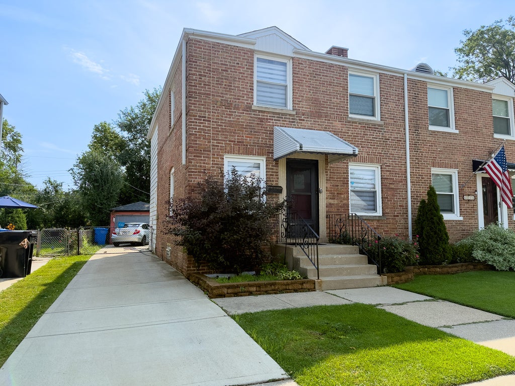 3725 North Pacific Avenue, Chicago