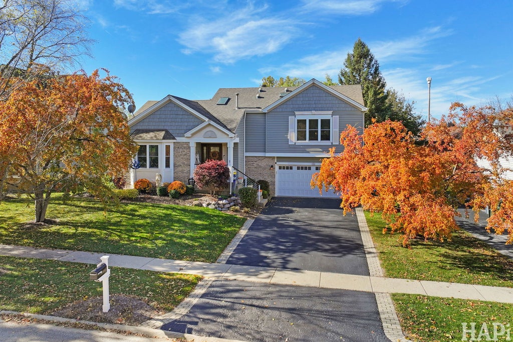 775 White Pine Circle, Lake In The Hills