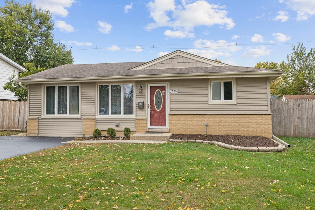 16520 Brenden Lane, Oak Forest