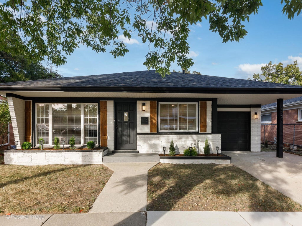 6207 North Hiawatha Avenue, Chicago