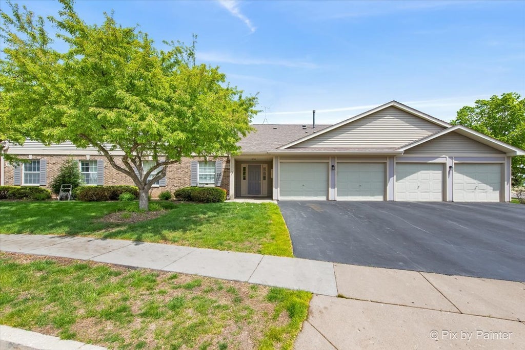 1023 Berkshire Court C, Elgin