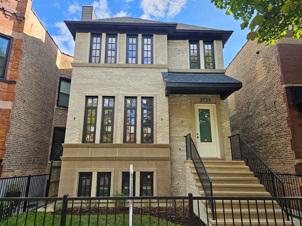 3723 North Oakley Avenue, Chicago