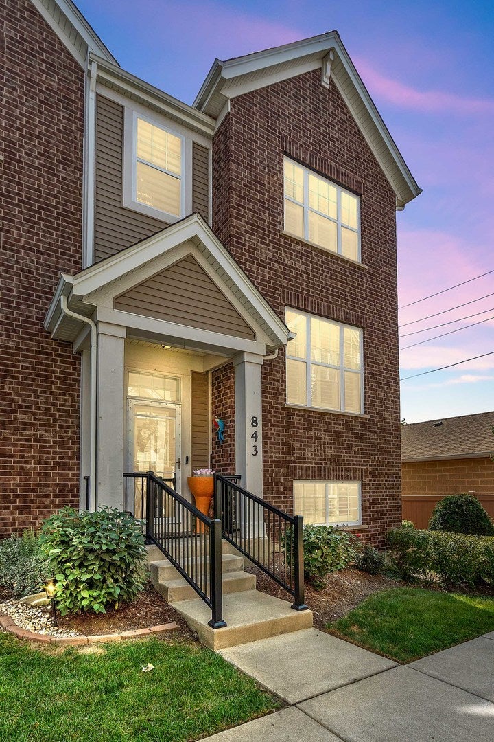 843 Lexington Circle E, Des Plaines