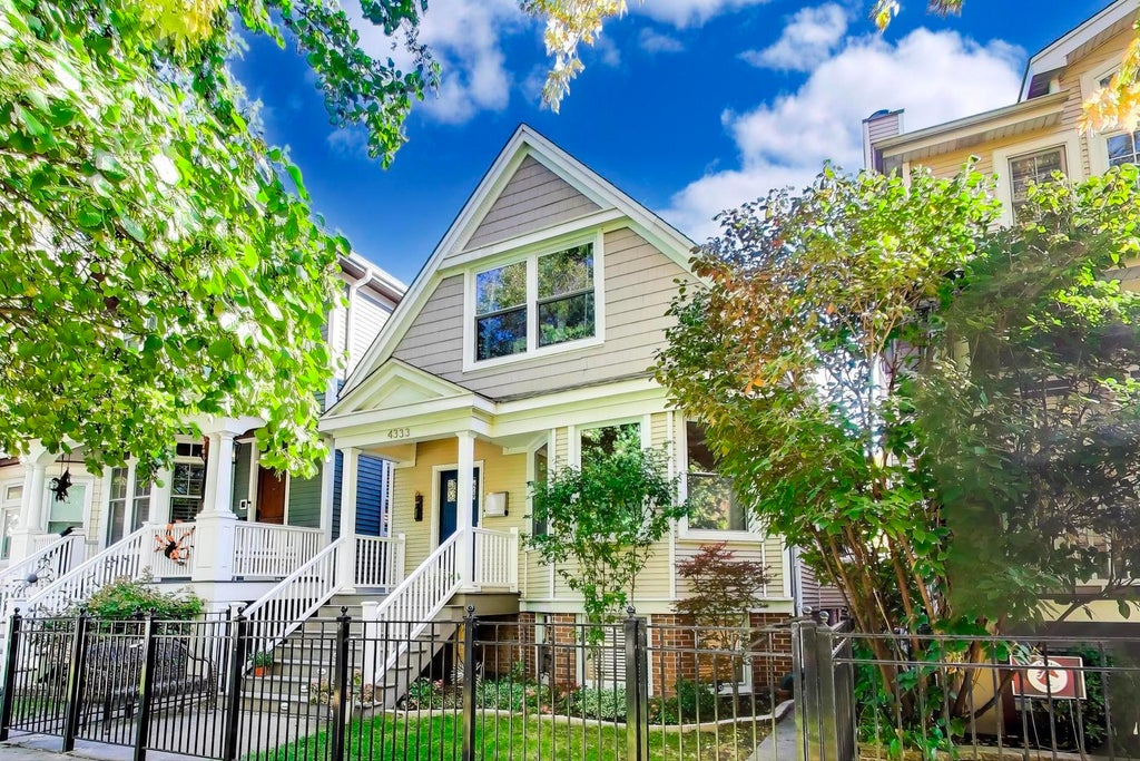 4333 North Oakley Avenue, Chicago, 60618