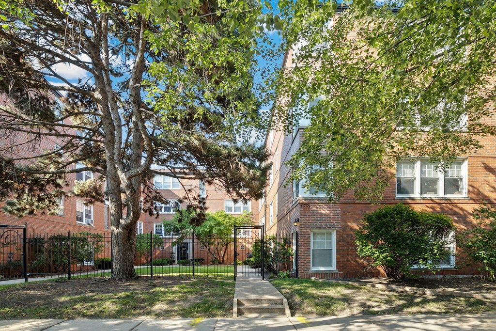 2420 West Farragut Avenue 3a, Chicago