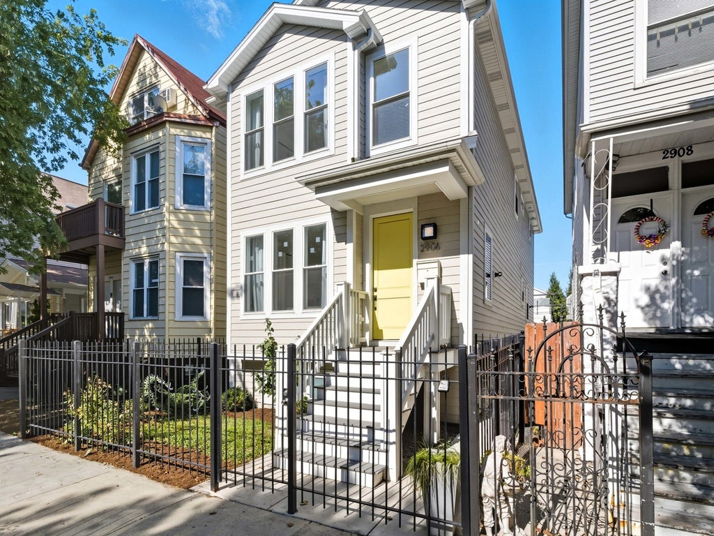 2906 North Woodard Street, Chicago, 60618