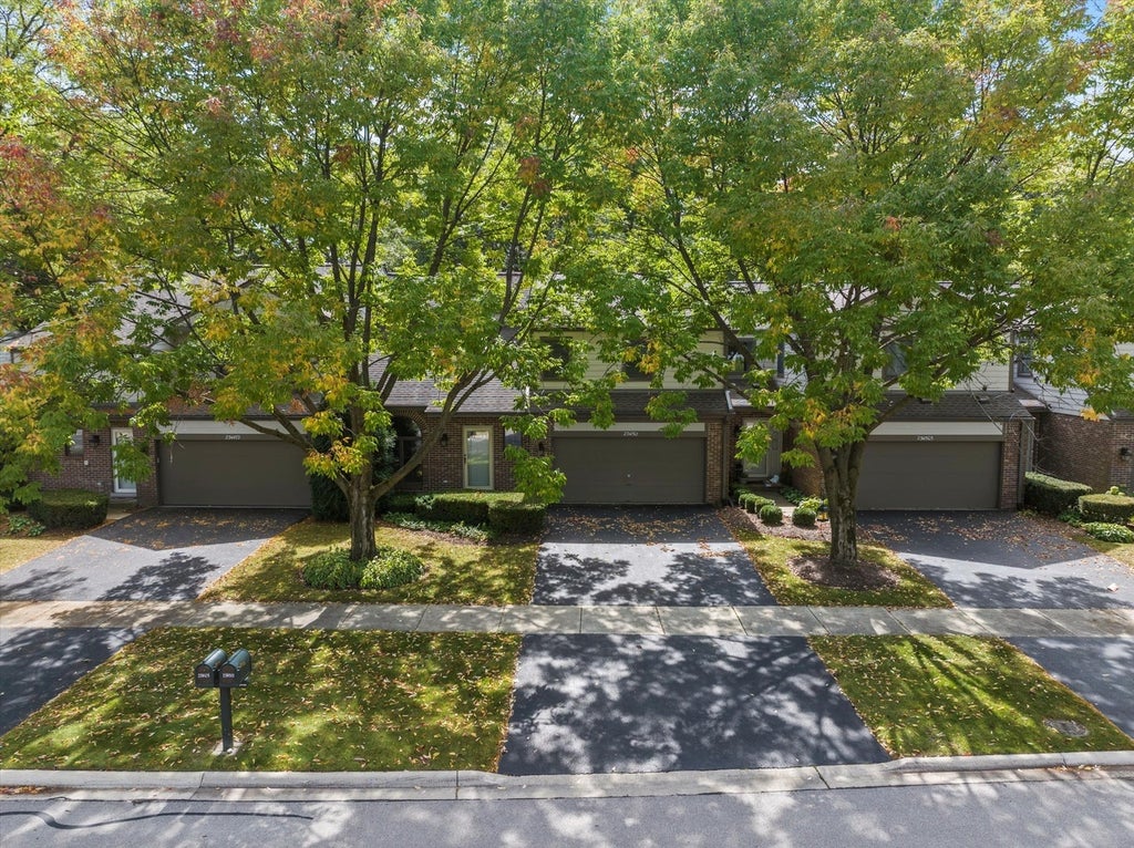 23w501 Green Trails Drive, Naperville