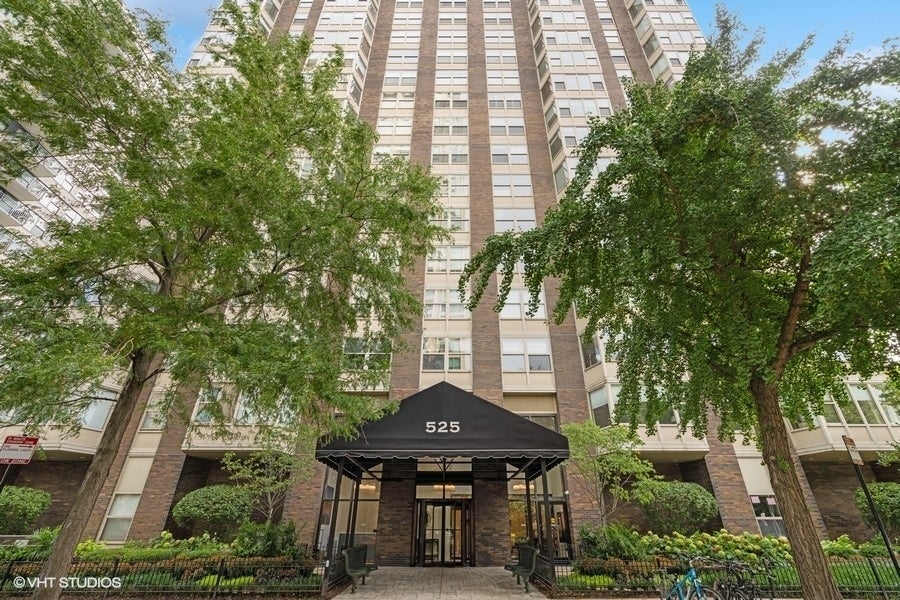 525 West Hawthorne Place 201, Chicago, 60657
