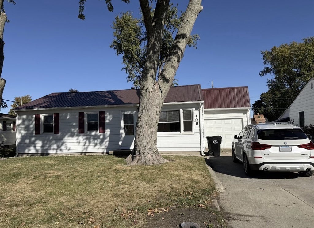 108 West Walnut Street, Gibson City