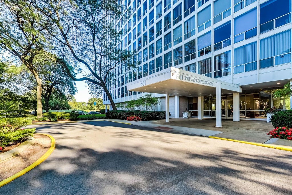 601 East 32nd Street 210, Chicago