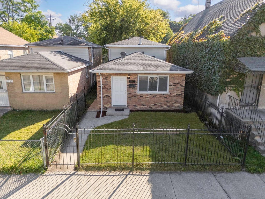 7237 South St Lawrence Avenue, Chicago