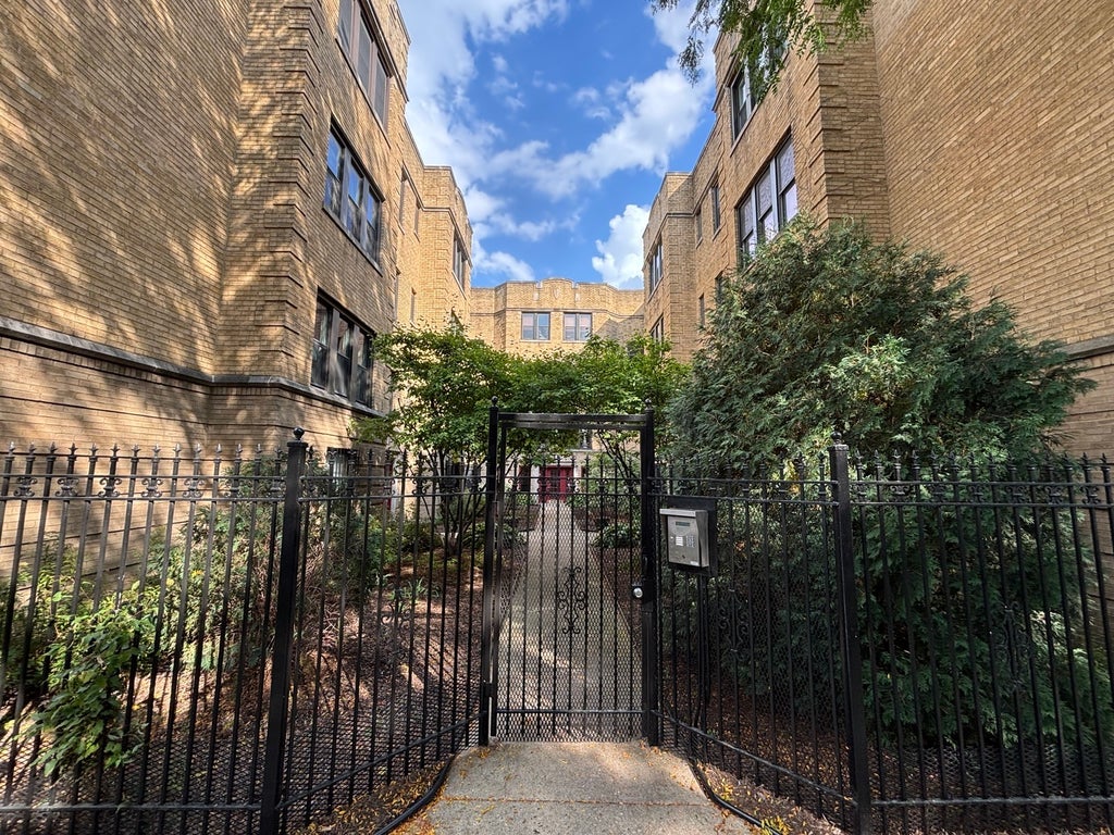 4411 North Sacramento Avenue 1, Chicago, 60625
