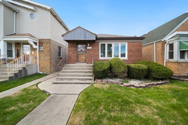 8034 South Sacramento Avenue, Chicago