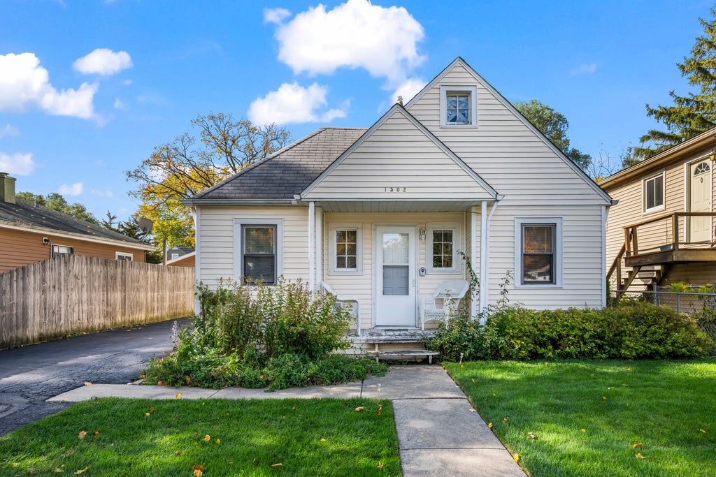 1502 Kenmore Avenue, Round Lake Beach