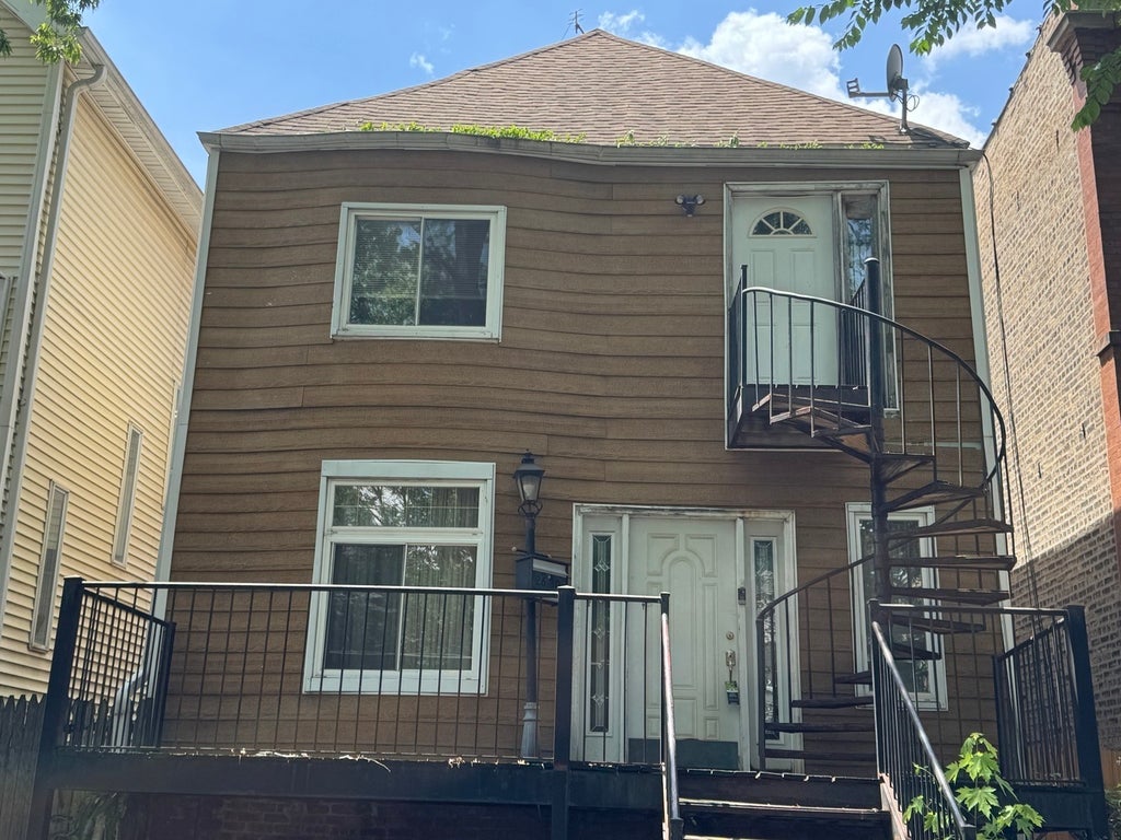 2630 North Central Park Avenue, Chicago