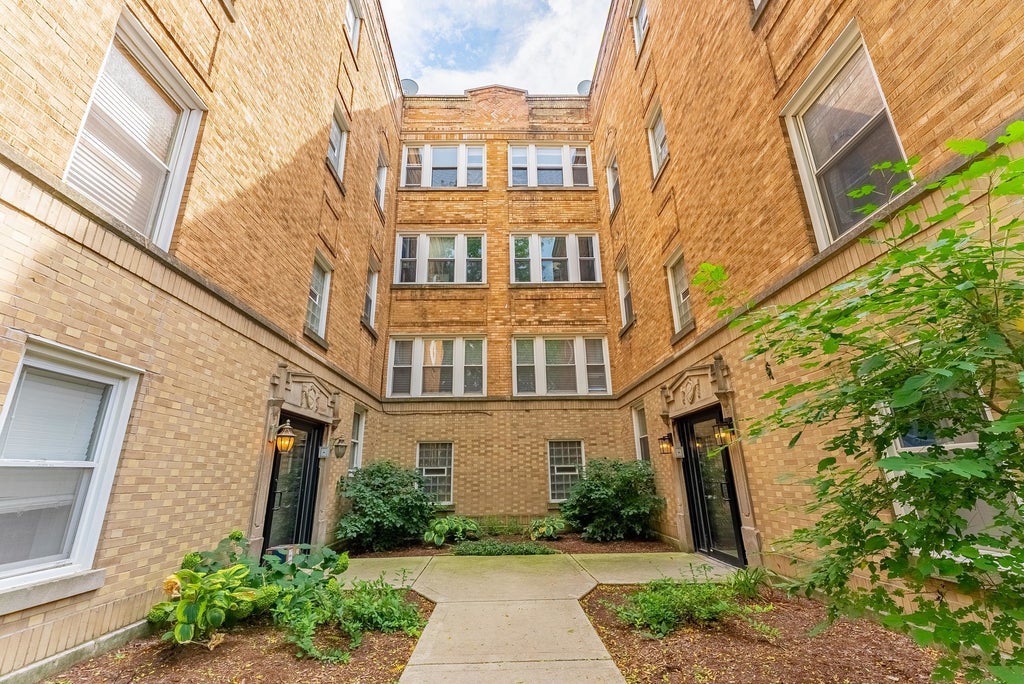 3707 West Altgeld Street 1, Chicago, 60647