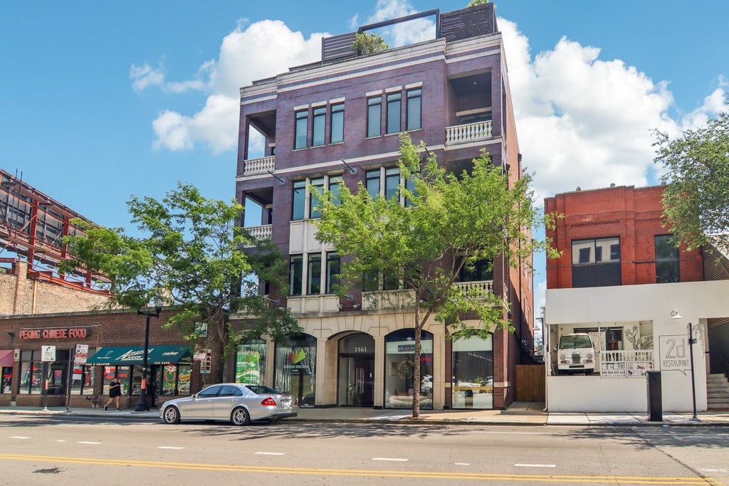3161 North Halsted Street 202, Chicago