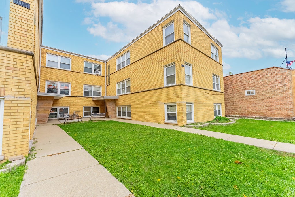 6944 West Diversey Avenue 3s, Chicago