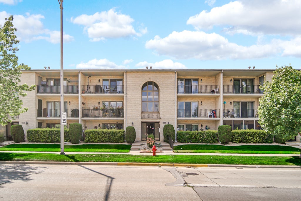 10538 South Central Avenue 3s, Chicago Ridge