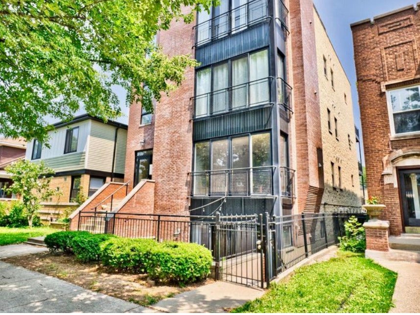 6439 North Rockwell Street 2, Chicago, 60645