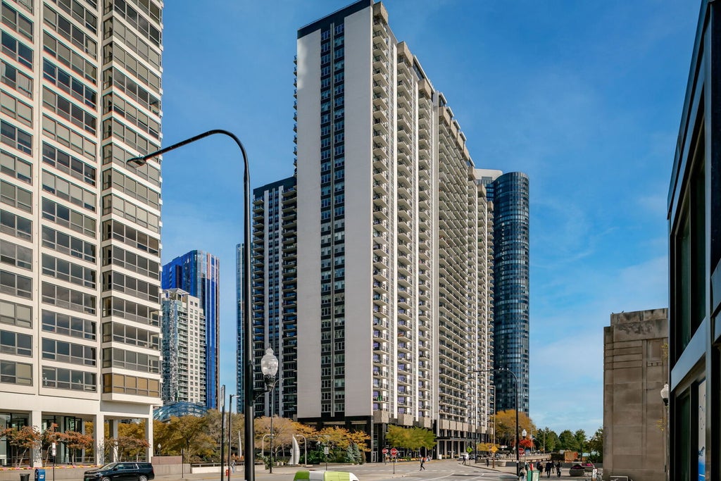 400 East Randolph Street 1528, Chicago