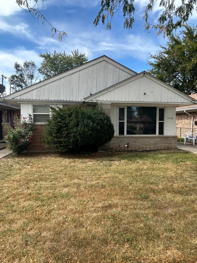 9528 South Bennett Avenue, Chicago